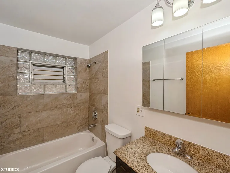 6883 N Northwest Hwy #2R — Photo 10
