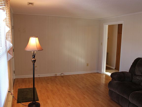 4th image of 107 Massanutten St