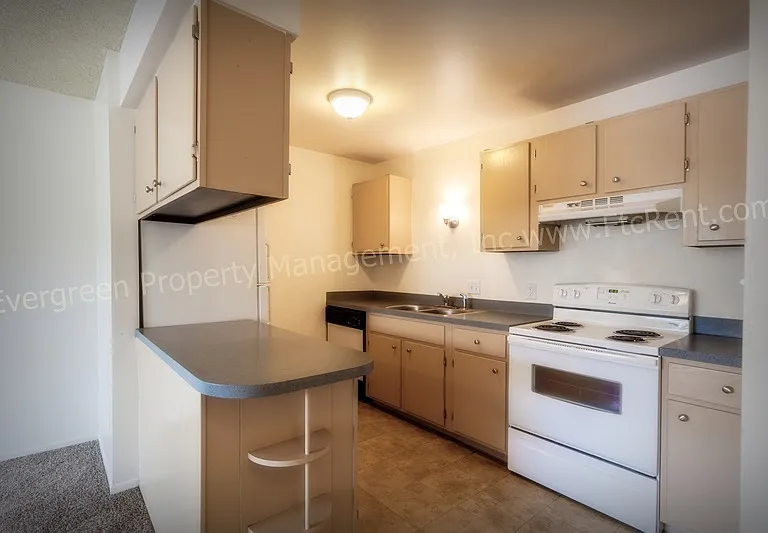 2034-2036 W Plum St — Photo 4