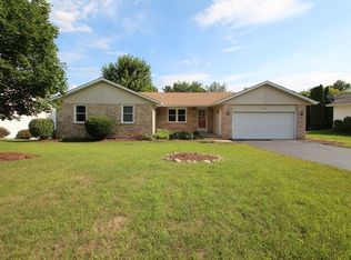 685 Darwin Dr, Machesney Park, IL 61115