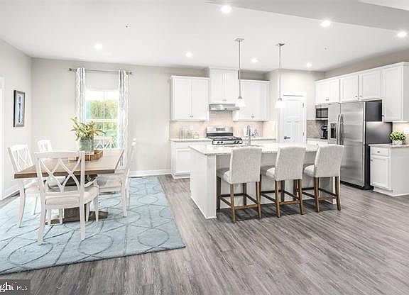 5th image of 1001 Regents Ln