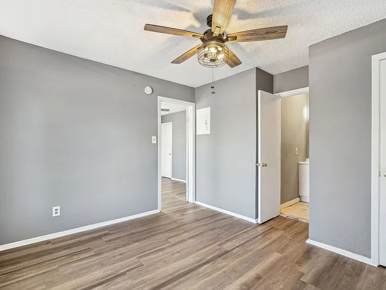 4438 N Hein Rd — Photo 16