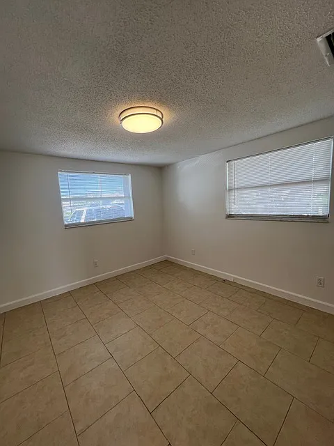 2 bed, 800 sqft, $1,300 — Photo 4