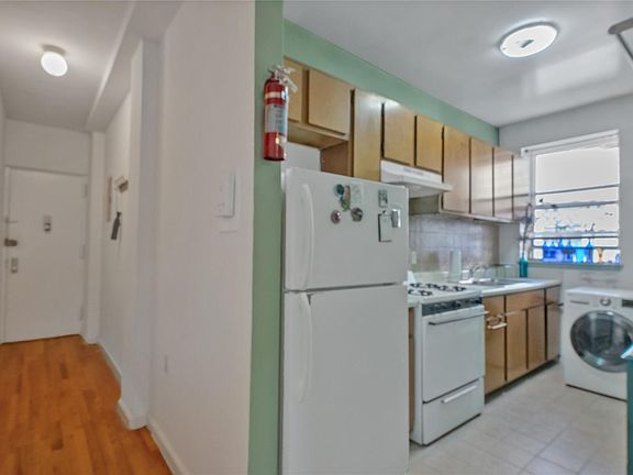 5th image of 2400 Davidson Avenue #A24