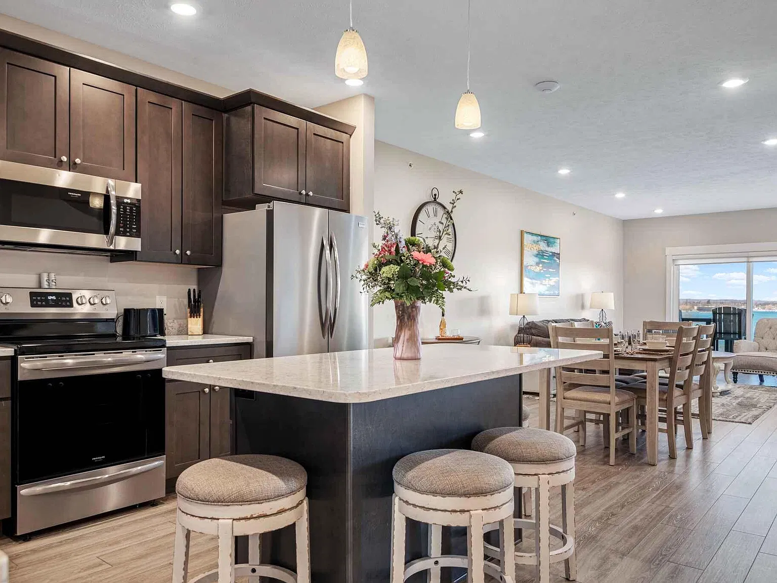 2 bed, 1200 sqft, $3,000 — Photo 4