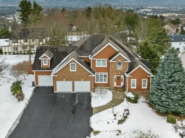 1170 Sapphire Dr, Endicott, NY 13760