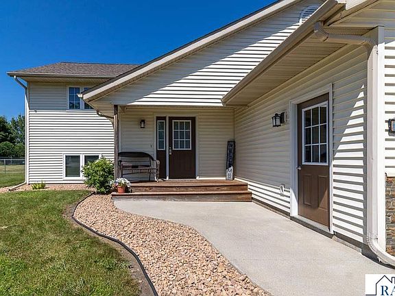 3rd image of 436 Valley View Dr