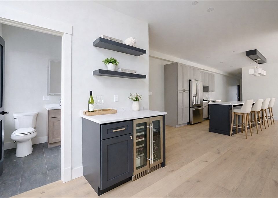 1st image of 21 Tanglewood Rd #1