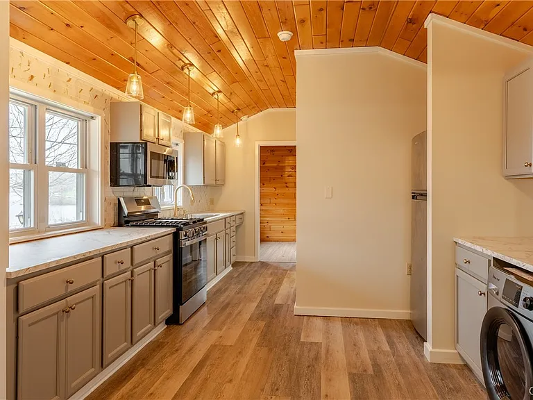 6082 Reservoir Rd — Photo 11