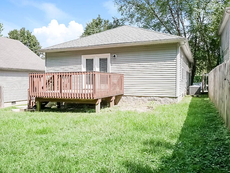 1818 Jefferson Ave — Photo 21