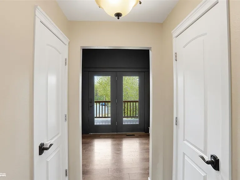 1421 N Landmark Dr — Photo 17