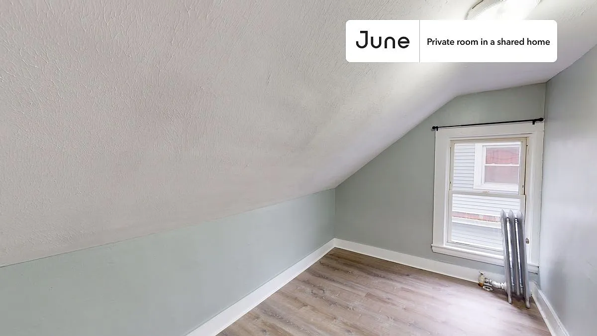 Full bedroom in 7 bed/2 bath home in Allston #1505 G — Photo 2