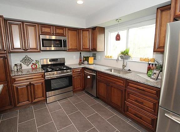 New kitchen....soft close drawers and stainless appliances