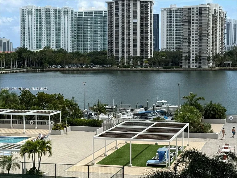 18031 Biscayne Blvd #502 — Photo 21
