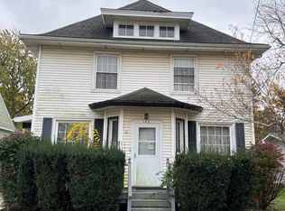 146 W Main St, El Paso, IL 61738