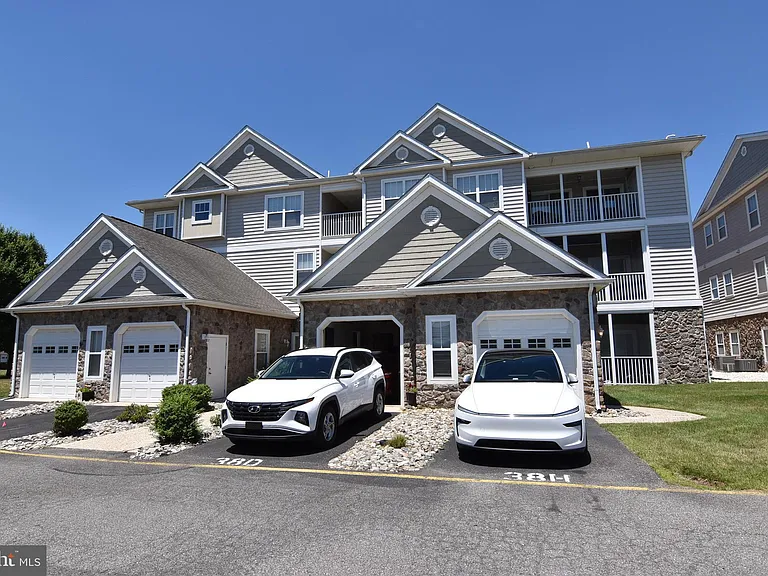 N Sagamore — Photo 1
