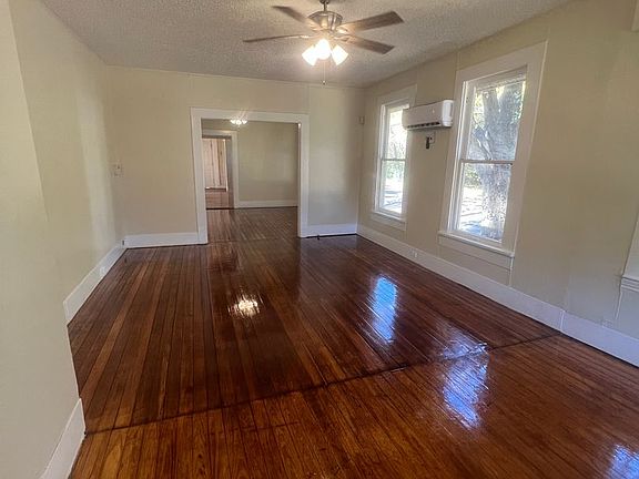 2nd image of 1800 Magnolia Ave
