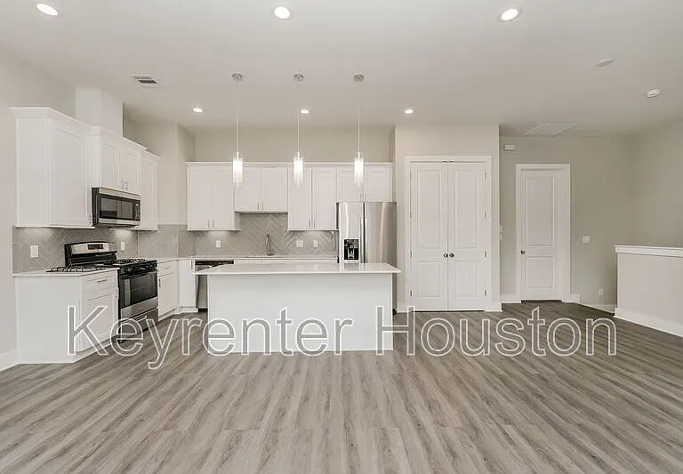 8318 Curry Rd — Photo 3