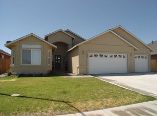 523 Wedge Ln, Fernley, NV 89408