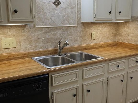 Kitchen with tile backsplash