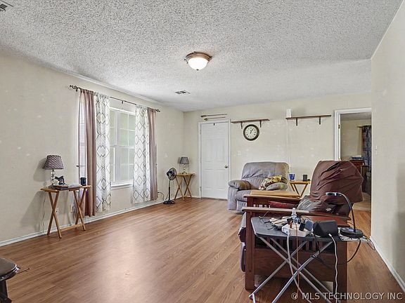 5th image of 504 W 6th St
