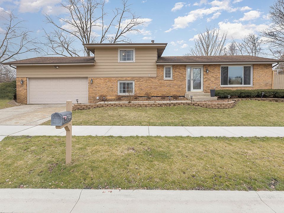 1st image of 744 Laurel Dr