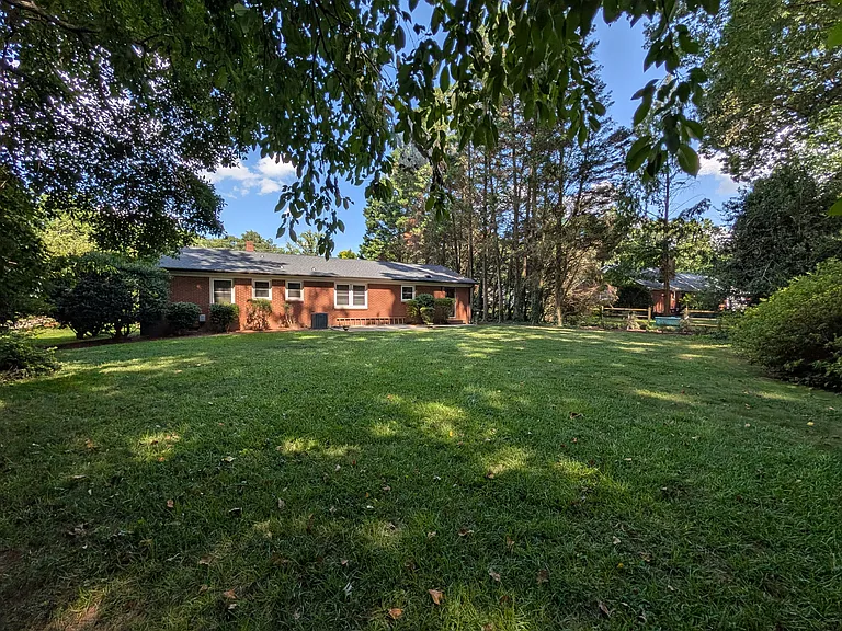 103 Abingdon Cir — Photo 36