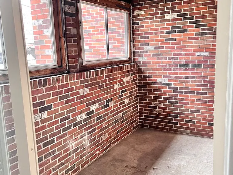 Bristol Square Apartments — Photo 44