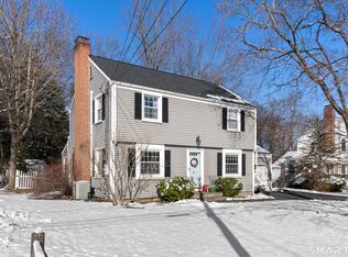 30 Sandhurst Dr, West Hartford, CT 06107
