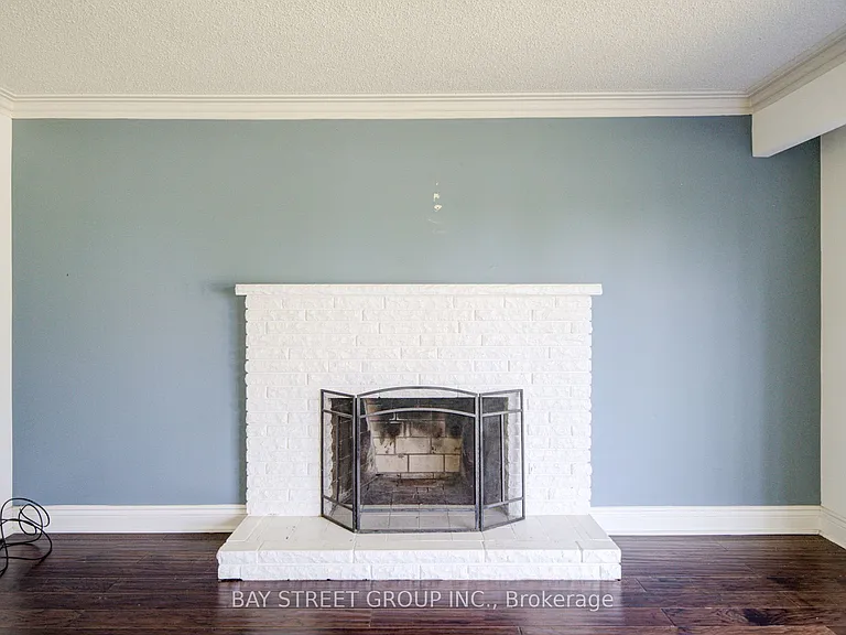 1421 Old Green Ln — Photo 13