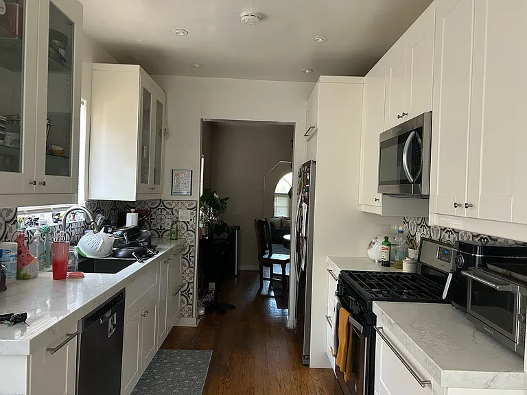 2817 E 4th St — Photo 2