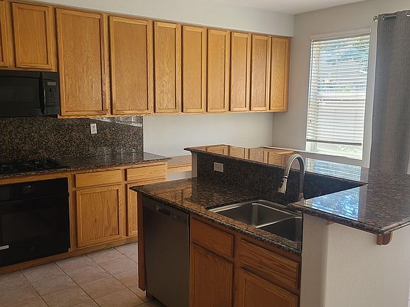 3rd image of 610 Wassen Ct