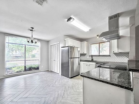 3rd image of 3803 Brookfield Dr