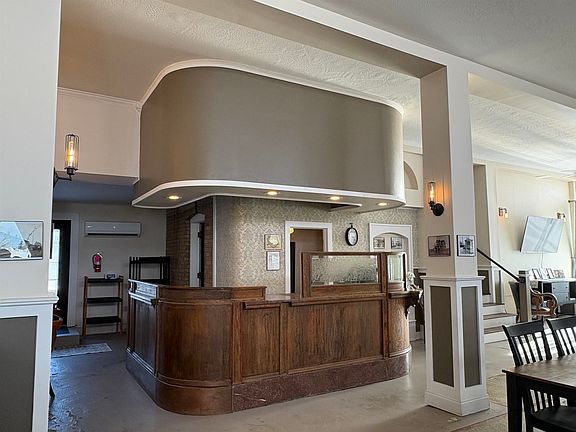 5th image of 3 Main St SE