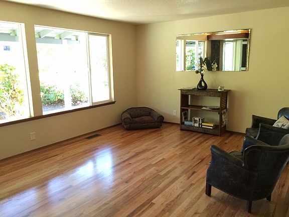 3rd image of 5009 186th Pl SW