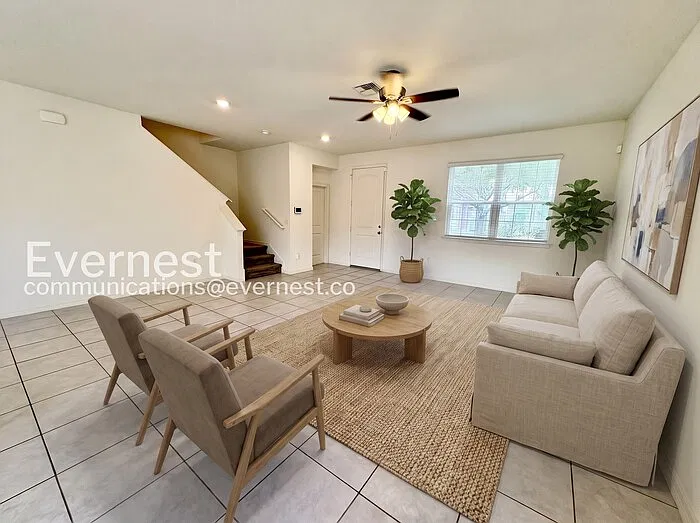 3 bed, 2.5 bath, 1900 sqft, $2,995 — Photo 2