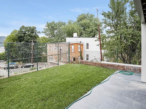 5th image of 457 Warburton Ave