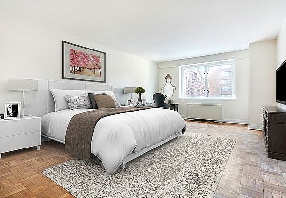 5th image of 200 E 71st St APT 11B