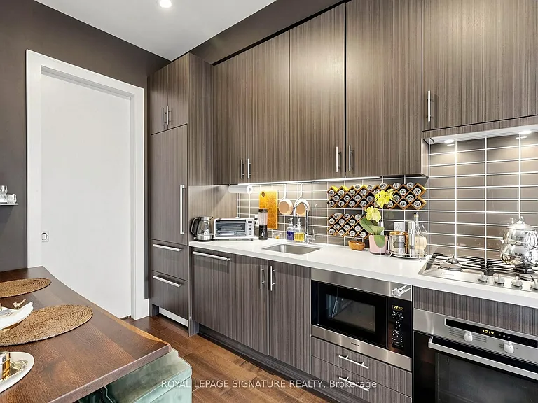 39 Queens Quay E #830 — Photo 17