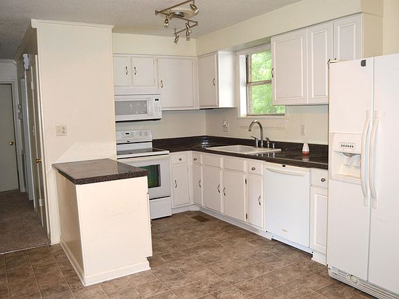 3rd image of 636 Woodhaven Ct