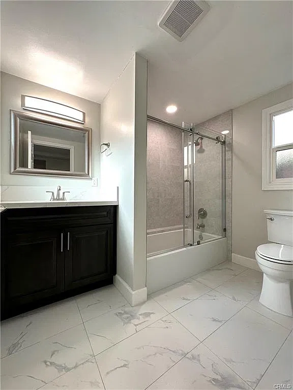 39 N Sierra Bonita Ave — Photo 1