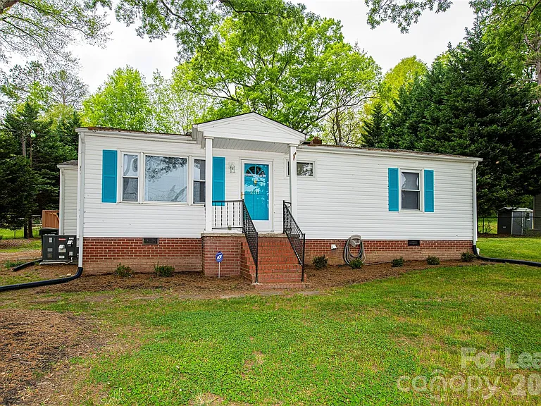 2711 Springbrook Cir — Photo 1