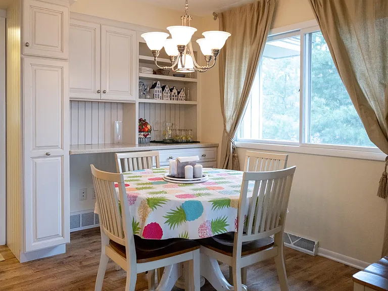 2537 Lakefront Dr — Photo 10