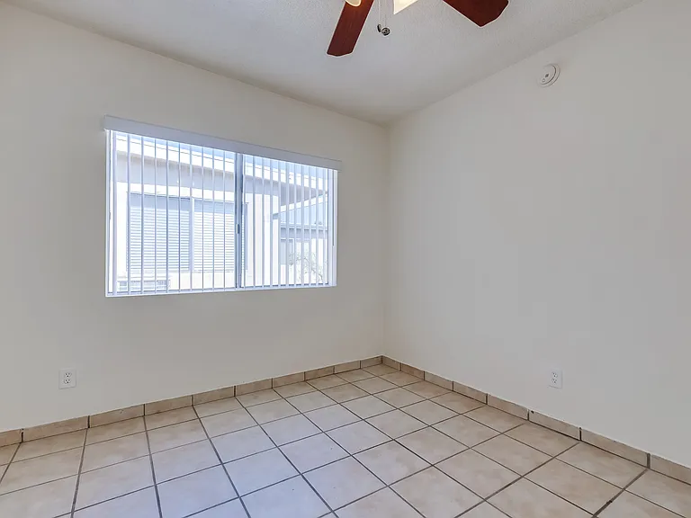 2425-2431 S Ridgeley Dr — Photo 18