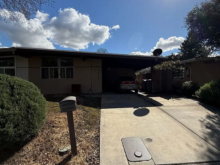 3210 Trawler Pl — Photo 1