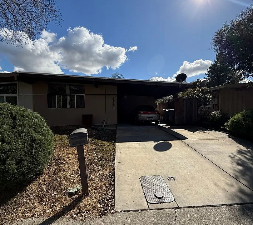 3210 Trawler Pl