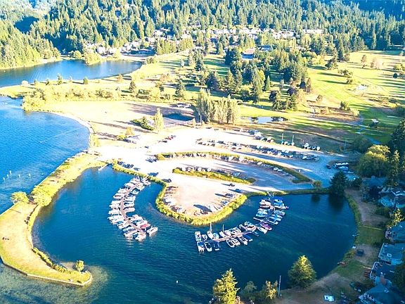 3rd image of 39 Stable Lane