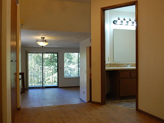 2nd image of 108 Kensington Ave S #10