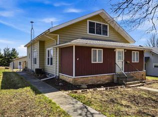 406 4th St, Deep River, IA 52222