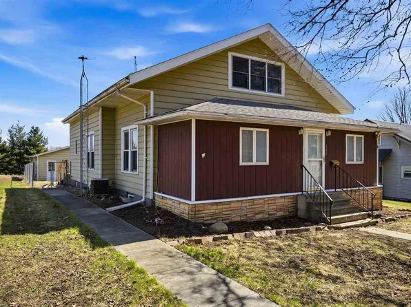 406 4th St, Deep River, IA 52222